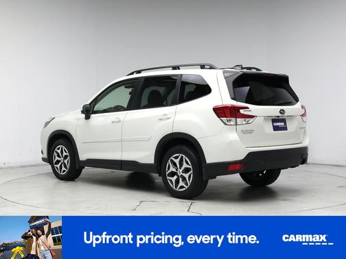 White 2024 Subaru Forester Premium