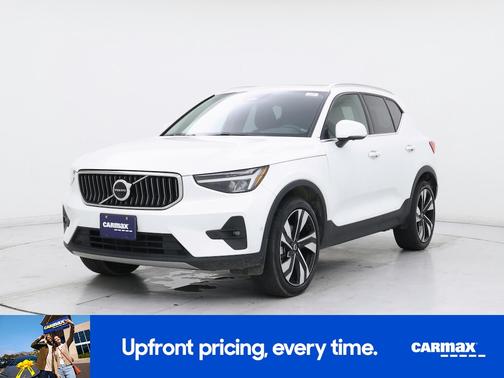 2023 Volvo XC40 B5 Plus Bright Theme
