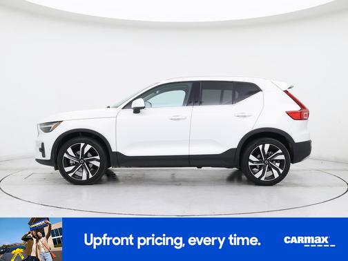 2023 Volvo XC40 B5 Plus Bright Theme