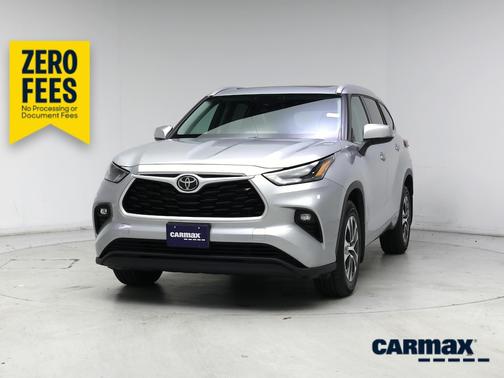 Silver 2022 Toyota Highlander XLE