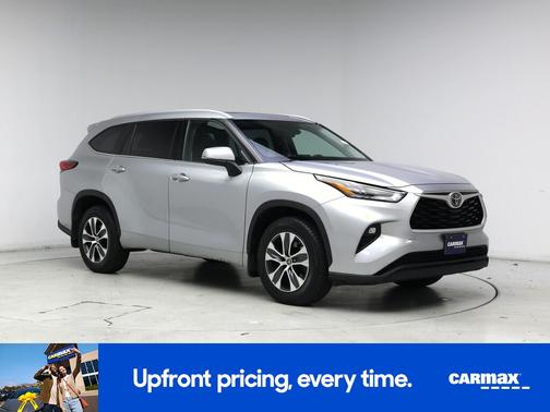 Silver 2022 Toyota Highlander XLE