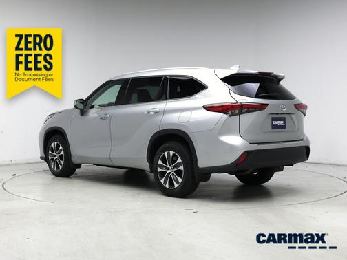 Silver 2022 Toyota Highlander XLE