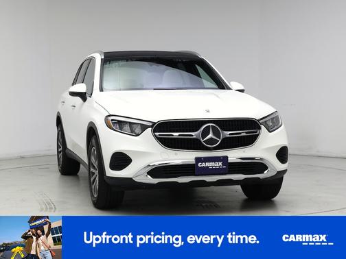 White 2024 Mercedes-Benz GLC 300