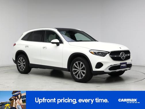 White 2024 Mercedes-Benz GLC 300