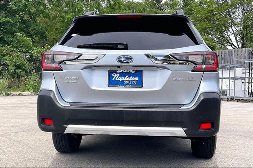 Ice Silver Metallic 2023 Subaru Outback Limited