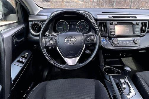 2017 Toyota RAV4 Hybrid XLE