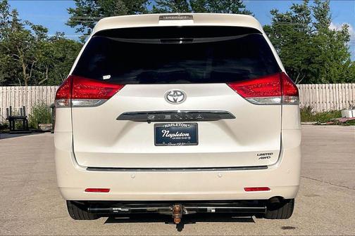 Blizzard Pearl 2013 Toyota Sienna XLE