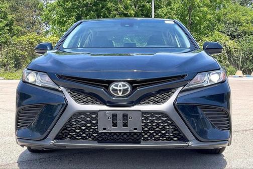 Midnight Black Metallic 2018 Toyota Camry SE