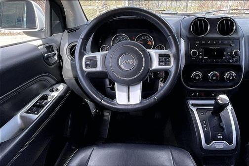 Bright White Clearcoat 2016 Jeep Compass Latitude