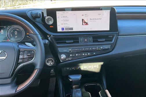 2025 Lexus ES 300h Luxury