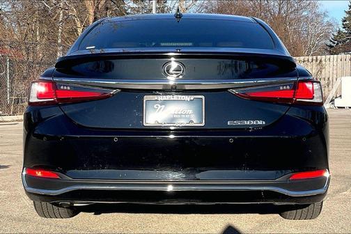 2025 Lexus ES 300h Luxury