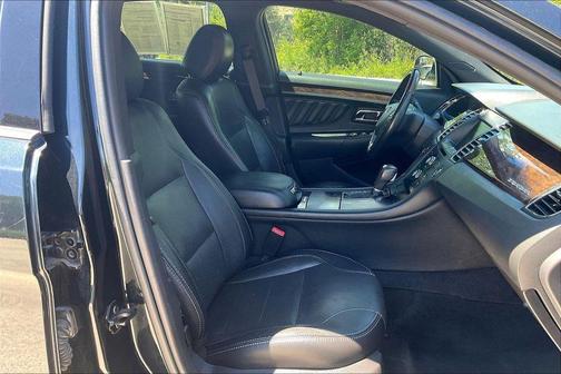 Deep Impact Blue Metallic 2014 Ford Taurus Limited