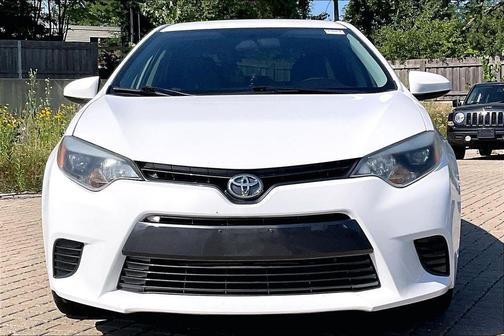 Super White 2015 Toyota Corolla LE
