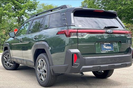 Deep Emerald Green Pearl 2026 Subaru Outback Premium