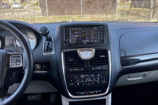 2016 Chrysler Town & Country Limited