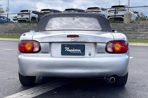 Highlight Silver Metallic 1999 Mazda MX-5 Miata Base