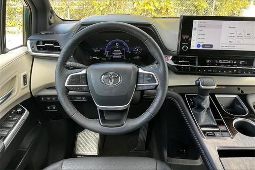 2025 Toyota Sienna Platinum
