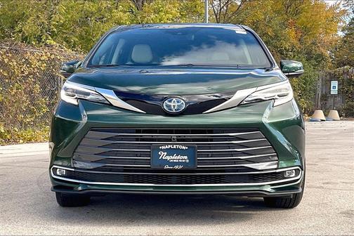 2025 Toyota Sienna Platinum