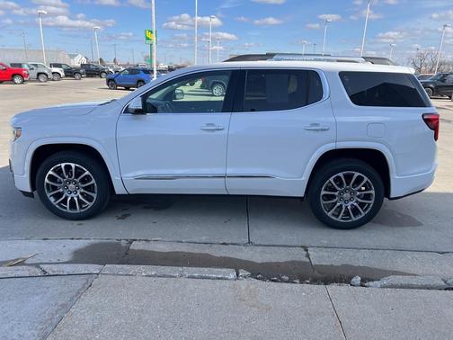 2022 GMC Acadia Denali