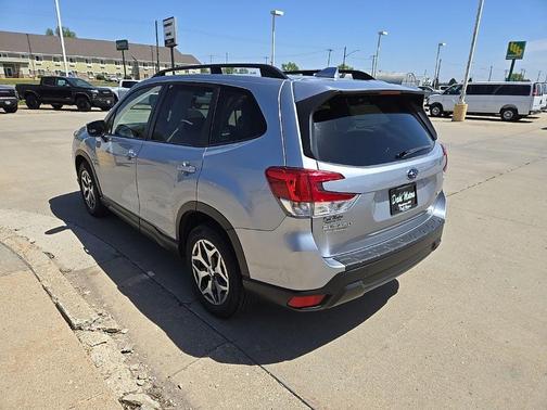 Ice Silver Metallic 2021 Subaru Forester Premium