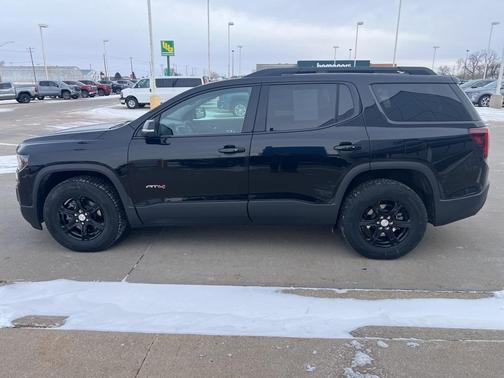 2023 GMC Acadia AT4