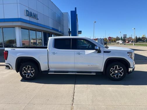 2024 GMC Sierra 1500 SLT