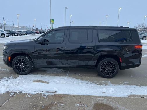 2023 Jeep Grand Wagoneer L Series III