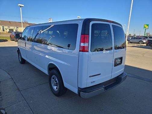 2025 Chevrolet Express 3500 LT