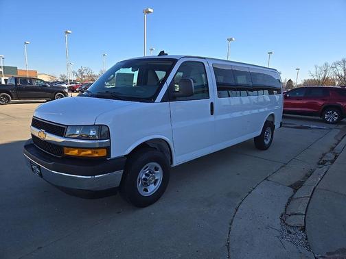 2025 Chevrolet Express 3500 LT