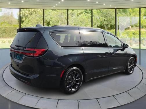2021 Chrysler Pacifica Touring