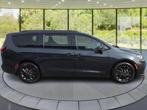 2021 Chrysler Pacifica Touring