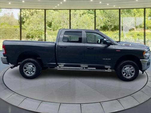 2022 RAM 2500 Tradesman Crew Cab 4x4 64' Box
