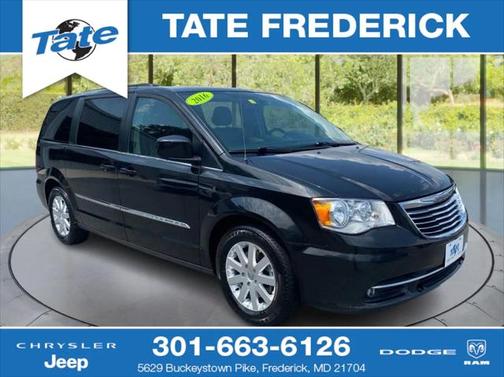 2016 Chrysler Town & Country Touring