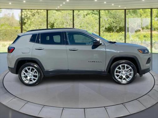 2023 Jeep Compass Latitude Lux FWD