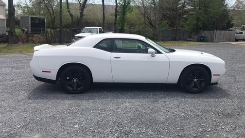 Photo 2 of 22 of 2019 Dodge Challenger SXT