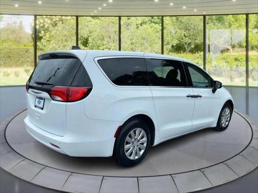 2020 Chrysler Voyager L