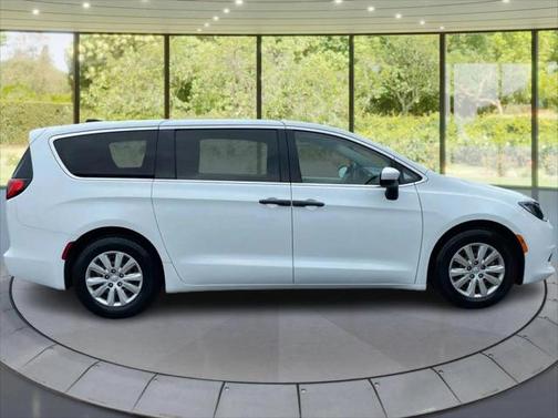 2020 Chrysler Voyager L