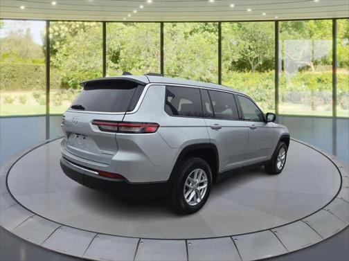 2023 Jeep Grand Cherokee L Laredo 4x4