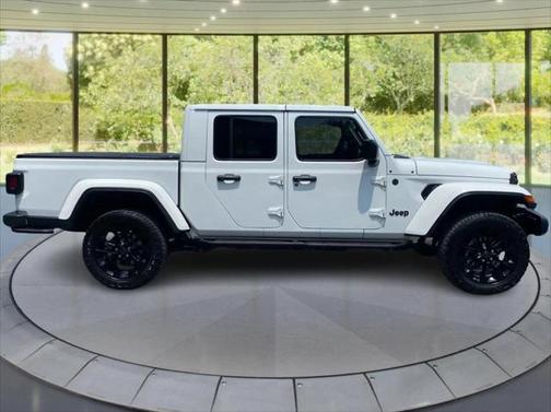 2024 Jeep Gladiator Nighthawk