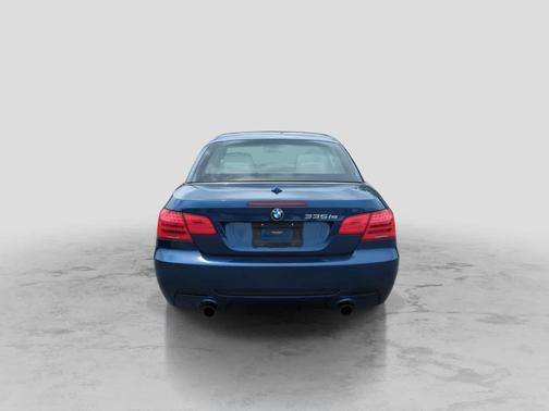 Blue 2013 BMW 335 is