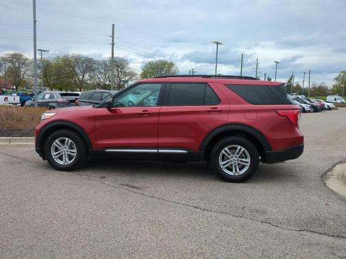 Rapid Red Metallic Tinted Clearcoat 2023 Ford Explorer XLT