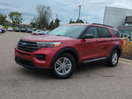 Rapid Red Metallic Tinted Clearcoat 2023 Ford Explorer XLT