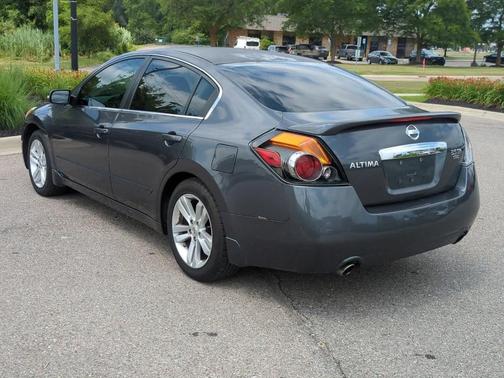 2010 Nissan Altima 3.5 SR
