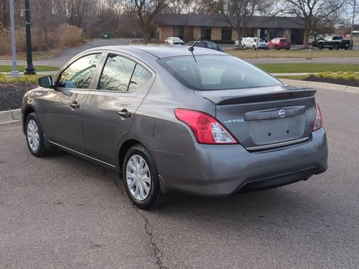 2017 Nissan Versa 1.6 S+