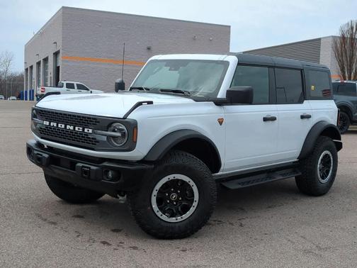 Oxford White 2026 Ford Bronco Badlands
