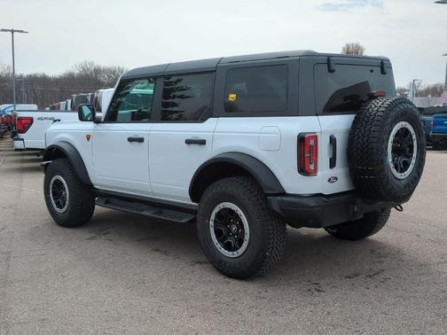 Oxford White 2026 Ford Bronco Badlands