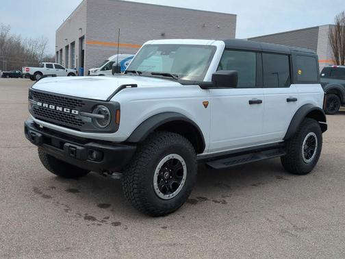 Oxford White 2026 Ford Bronco Badlands