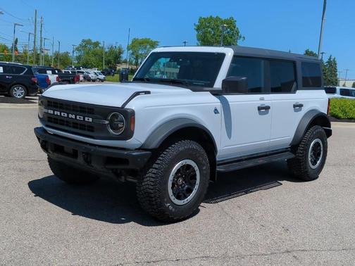 Oxford White 2023 Ford Bronco Black Diamond