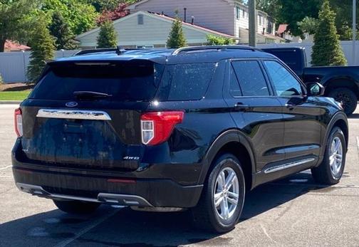 Photo 5 of 46 of 2021 Ford Explorer XLT