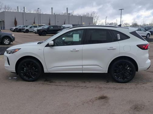 2025 Ford Escape ST-Line Elite